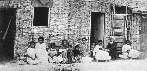 Rodolpho Theophilo (second from right) during a smallpox vaccination campaign he led during 1901. Photo courtesy of Nirez Archives.